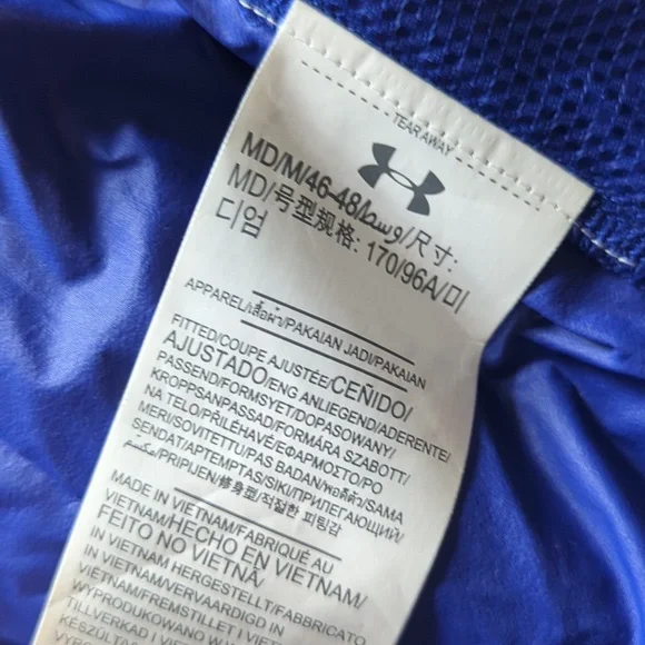 Under Armour Lightweight Hooded Windbreaker - Picture 5 of 6